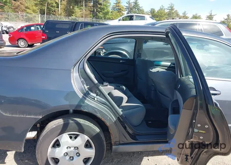 2006 Honda Accord 2.4 Lx z USA, uszkodzony, nr VIN 1HGCM56476A019528